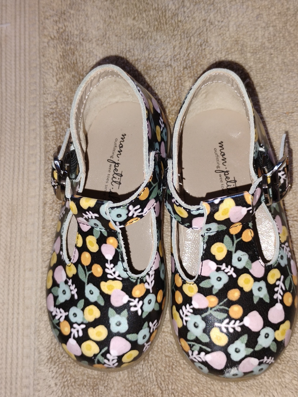 Mini Petit Girls' Black Floral T-Strap Dress Shoes